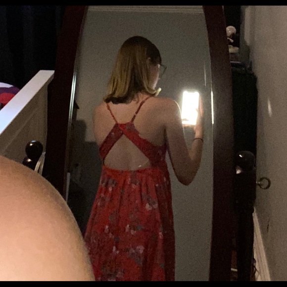 *longer than in picture and ruffles out a bit* - Picture 3 of 3